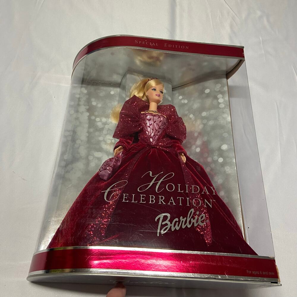 Barbie Mattel Holiday Celebration 56209 Red Velvet Dress Special Edition 2002NIB
